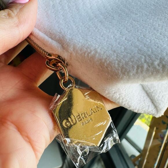 GUERLAIN Paris White Bee Emblem Textured Cosmetic Pouch Recycled Polyester NWT - Picture 3 of 7